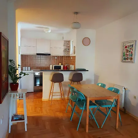 Ema Apartment *