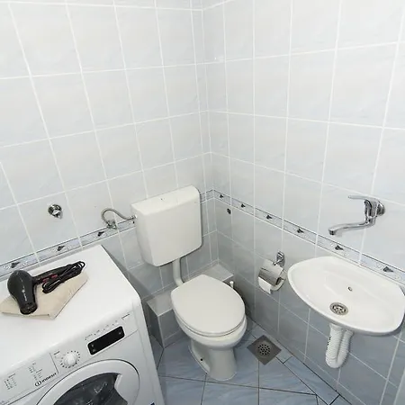 Ema Apartment *