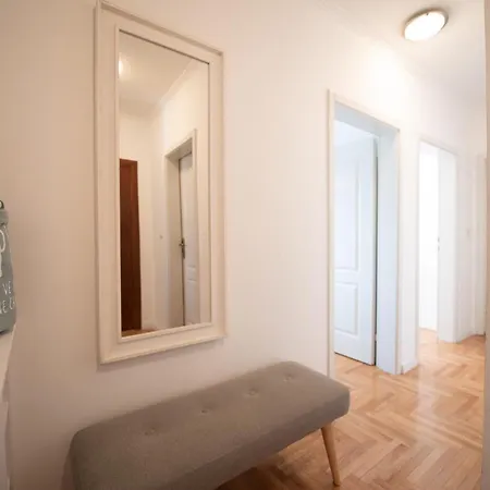 Ema Apartment *